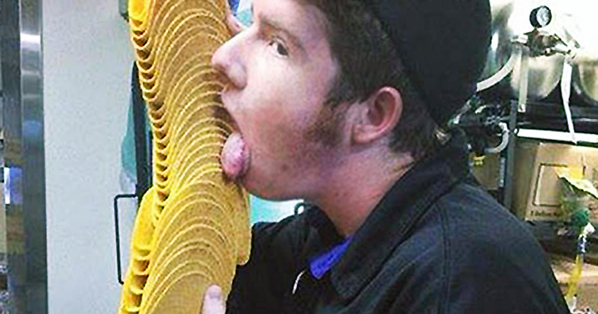 Employee Fired From Taco Bell For Licking Shells CBS News